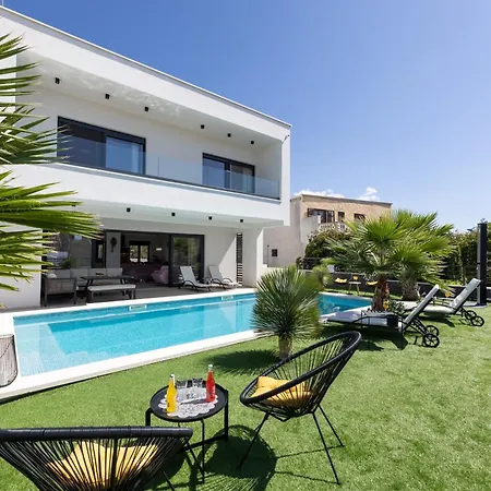 Luxury With A Swimming Pool - 23550 *