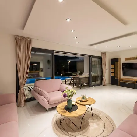 Vila Luxury With A Swimming Pool - 23550 *