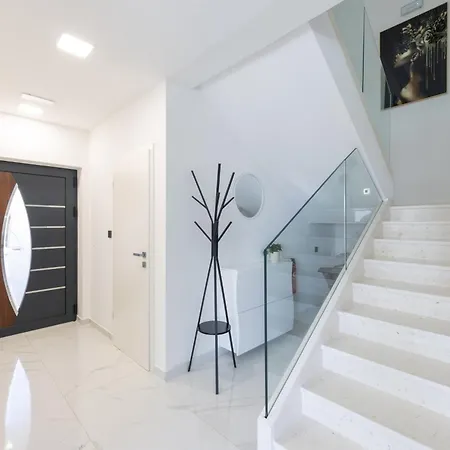 Luxury With A Swimming Pool - 23550 Vila Primošten