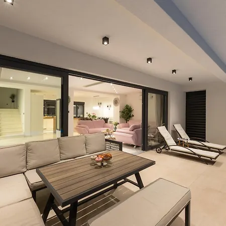 Luxury With A Swimming Pool - 23550 Primošten