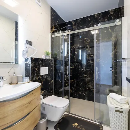 Luxury With A Swimming Pool - 23550 Vila