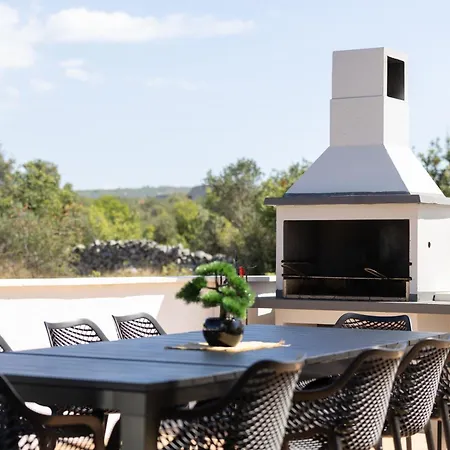 Vila Luxury With A Swimming Pool - 23550