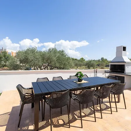 Vila Luxury With A Swimming Pool - 23550 *