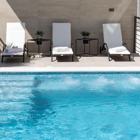 Vila Luxury With A Swimming Pool - 23550