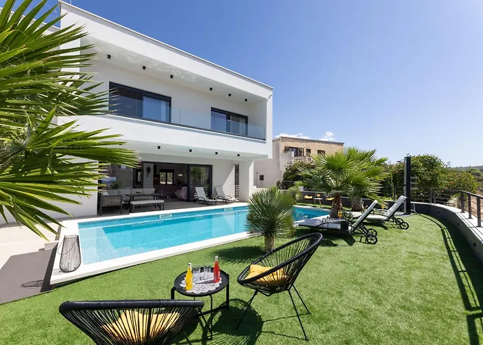 Luxury With A Swimming Pool - 23550 *