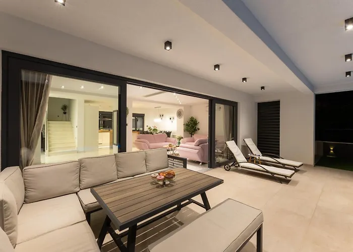 Luxury With A Swimming Pool - 23550 Primošten