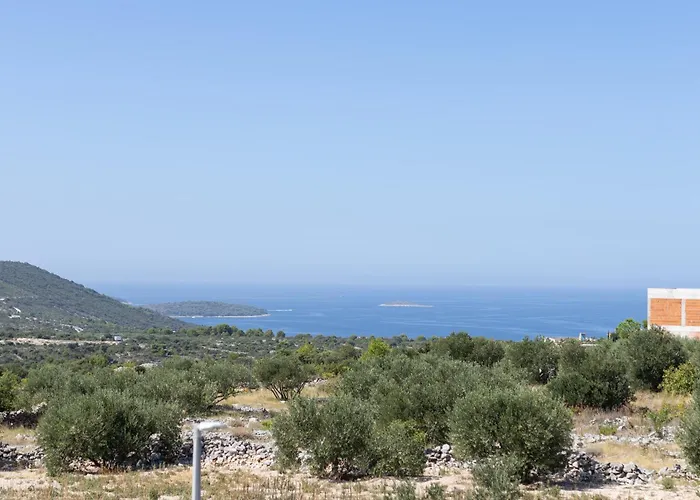 Luxury With A Swimming Pool - 23550