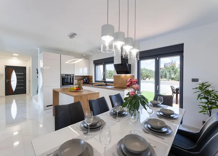 Βίλα Luxury With A Swimming Pool - 23550 *