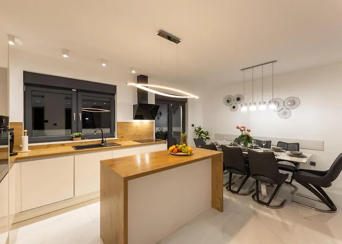 Luxury With A Swimming Pool - 23550