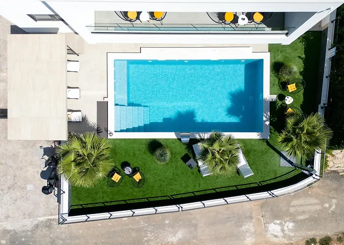 Luxury With A Swimming Pool - 23550 *